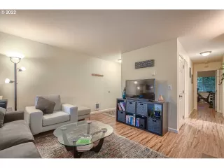 Photo #5: 22580941 Listing