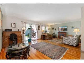 Photo #4: 22581982 Listing