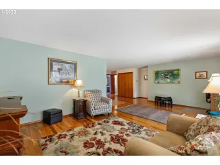 Photo #6: 22581982 Listing