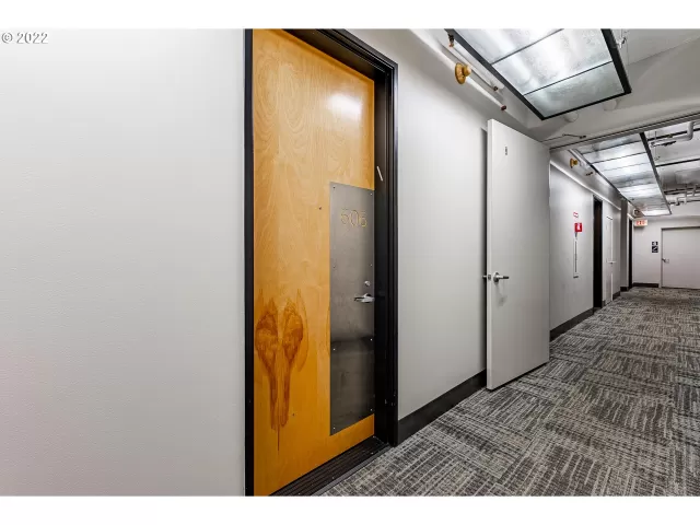 MLS: 22582114 Condo For Sale