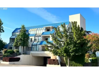 Photo #3: 22582244 Listing