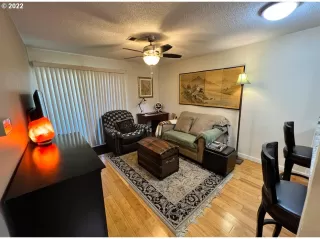 Photo #4: 22582244 Listing