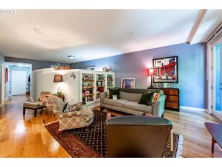Photo #4: 22583994 Listing