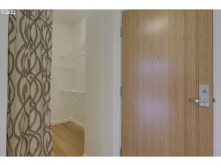 Photo #4: 22584313 Listing