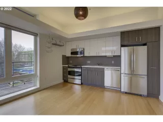 Photo #5: 22584313 Listing