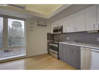 Photo #6: 22584313 Listing