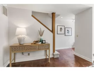 Photo #5: 22584524 Listing