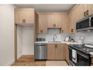 Photo #6: 22584654 Listing