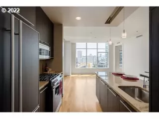 Photo #5: 22585480 Listing