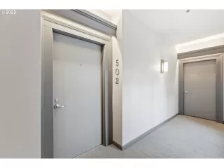 Photo #4: 22585588 Listing