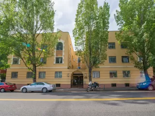 Photo #4: 22588420 Listing