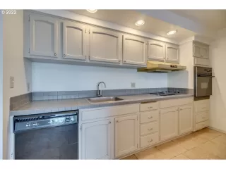 Photo #5: 22588856 Listing