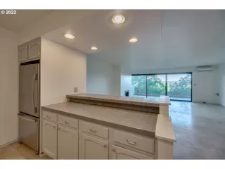 Photo #6: 22588856 Listing