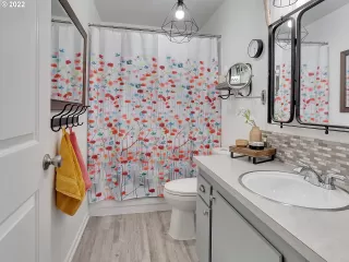 Photo #5: 22589459 Listing