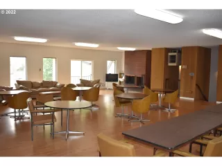 Photo #2: 22590157 Listing