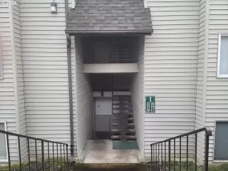 Photo #4: 22590157 Listing