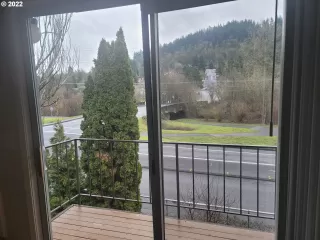 Photo #5: 22590157 Listing