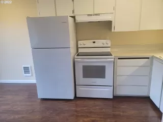 Photo #6: 22590157 Listing