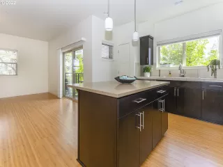Photo #6: 22590852 Listing