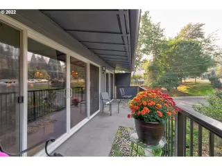 Photo #5: 22591260 Listing