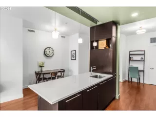 Photo #6: 22591369 Listing