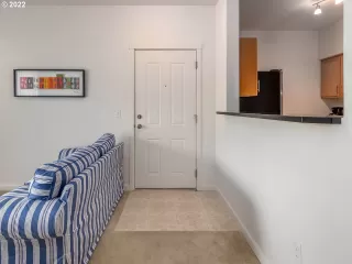 Photo #4: 22591495 Listing