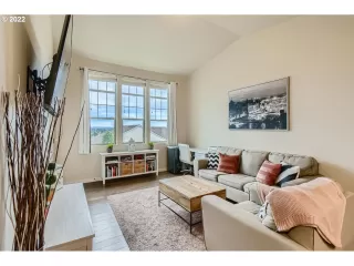 Photo #4: 22593205 Listing