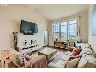 Photo #5: 22593205 Listing
