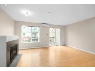 Photo #4: 22594275 Listing