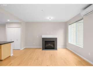 Photo #5: 22594275 Listing