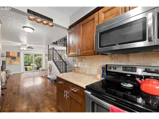 Photo #4: 22595054 Listing