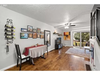 Photo #5: 22595054 Listing