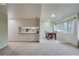 Photo #6: 22596805 Listing