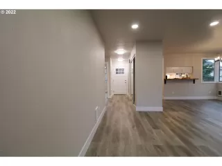 Photo #4: 22598931 Listing