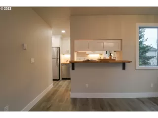 Photo #6: 22598931 Listing