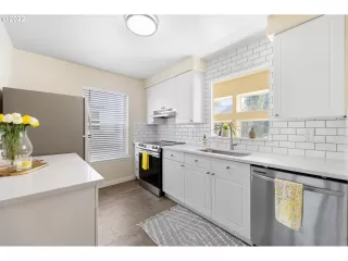 Photo #3: 22599441 Listing 