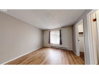 Photo #5: 22600558 Listing