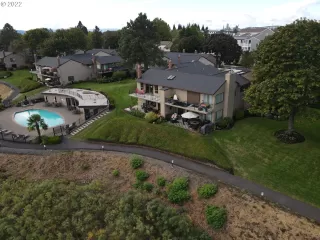 Photo #5: 22602976 Listing