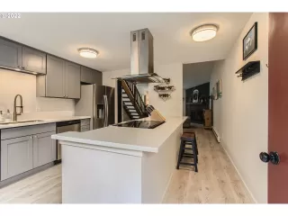 Photo #4: 22604021 Listing