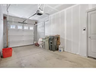 Photo #4: 22605217 Listing