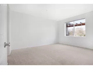 Photo #5: 22605217 Listing