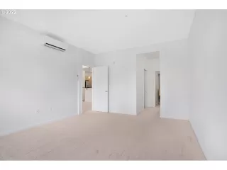 Photo #6: 22605217 Listing