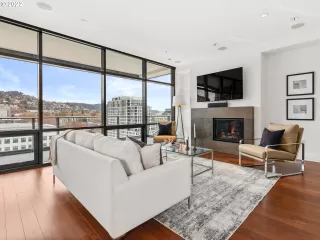 Photo #5: 22605347 Listing