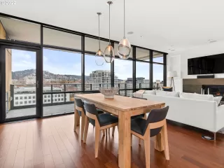 Photo #6: 22605347 Listing