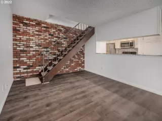 Photo #5: 22606038 Listing