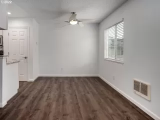 Photo #6: 22606038 Listing