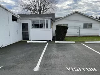 Photo #5: 22606378 Listing