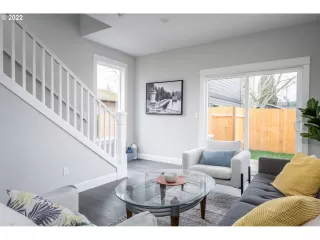 Photo #4: 22606992 Listing
