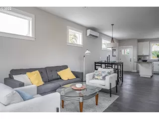 Photo #5: 22606992 Listing