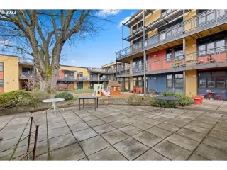 Photo #4: 22608062 Listing